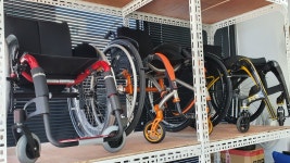 휠체어 타는 사람들