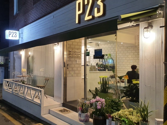 P23