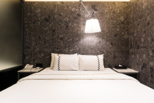 앨리스 넥스트 도어 호텔