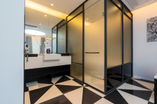 앨리스 넥스트 도어 호텔