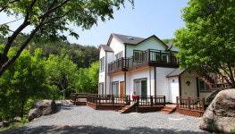 더 숲 펜션