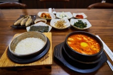 왕릉순두부보쌈