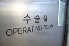 양윤돌구강악안면외과치과의원