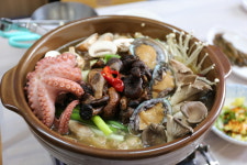 청기와지붕아래