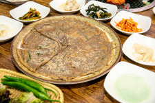 사랑굿숯불닭갈비와막국수 1호점
