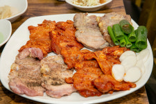 사랑굿숯불닭갈비와막국수 1호점