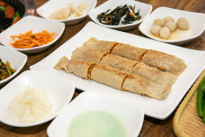 사랑굿숯불닭갈비와막국수 1호점