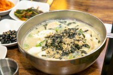 사랑굿숯불닭갈비와막국수 1호점