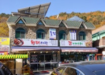 돌집민박