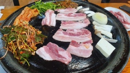 무쇠돌이김치삼겹살