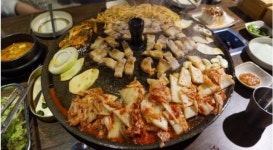 황금돼지솥뚜껑삼겹살