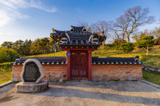 충강공 신도비각