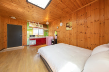 소나무에걸린노을펜션