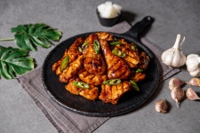 꼬꼬주방 숯불두마리치킨 동김해점