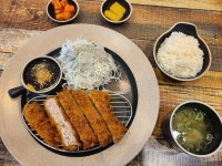 미소짓는돈까s집