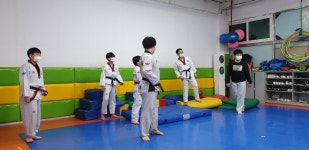힘찬기합소리태권도