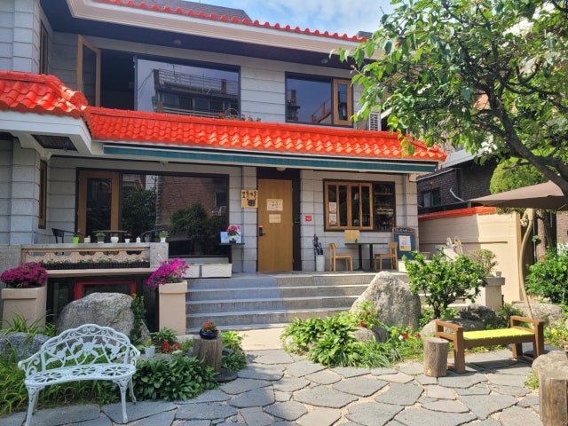 모퉁이돌마을카페
