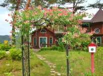 언덕위작은성 펜션