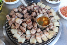 꽃돼지연탄구이