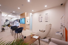 웃자치과교정과치과의원