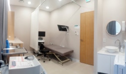 플로라유외과의원