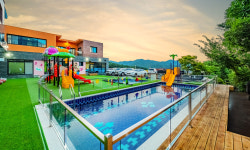 나나키즈풀빌라