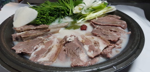 북배산흑염소요리