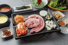 보물촌꺼먹돼지
