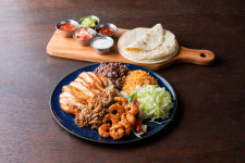 샐러드로우 앤 트라타 마곡점