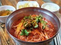 장비빔국수와 굴국밥 보쌈 수원본점