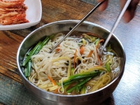 장비빔국수와 굴국밥 보쌈 수원본점