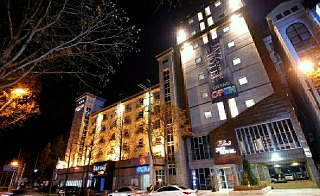 재즈 어라운드 호텔