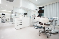 웃자치과교정과치과의원