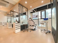 웃자치과교정과치과의원