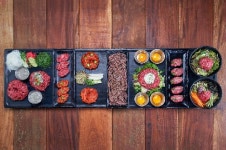 김천재의육회반한연어 전주아중점