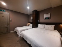 에이치모먼트호텔 하단점