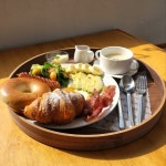 니어앤디어 브런치 카페