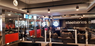 스틸시리즈 PC방