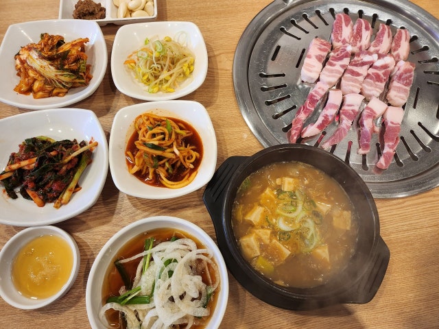 돈뭉치 덕계점