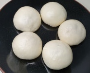 까만만두