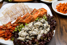 신경화굴바다보쌈삼합