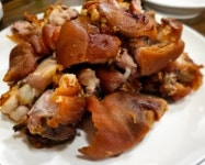 족발을 보쌈하다