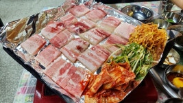 욱이네식당 포항문덕점