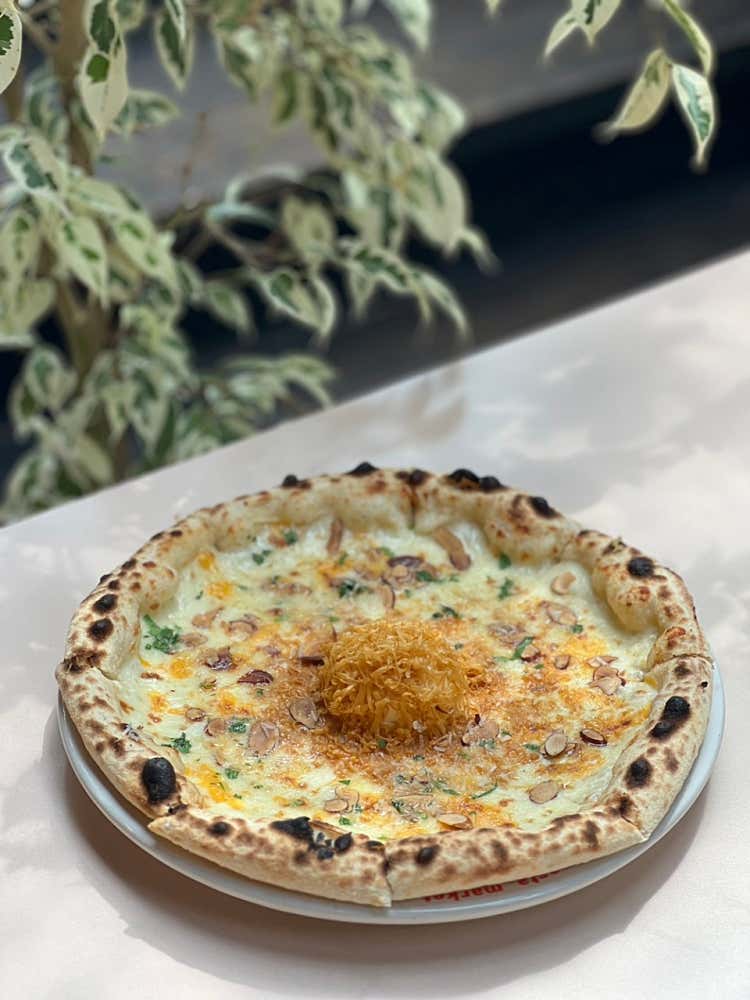 브라운 치즈 피자
