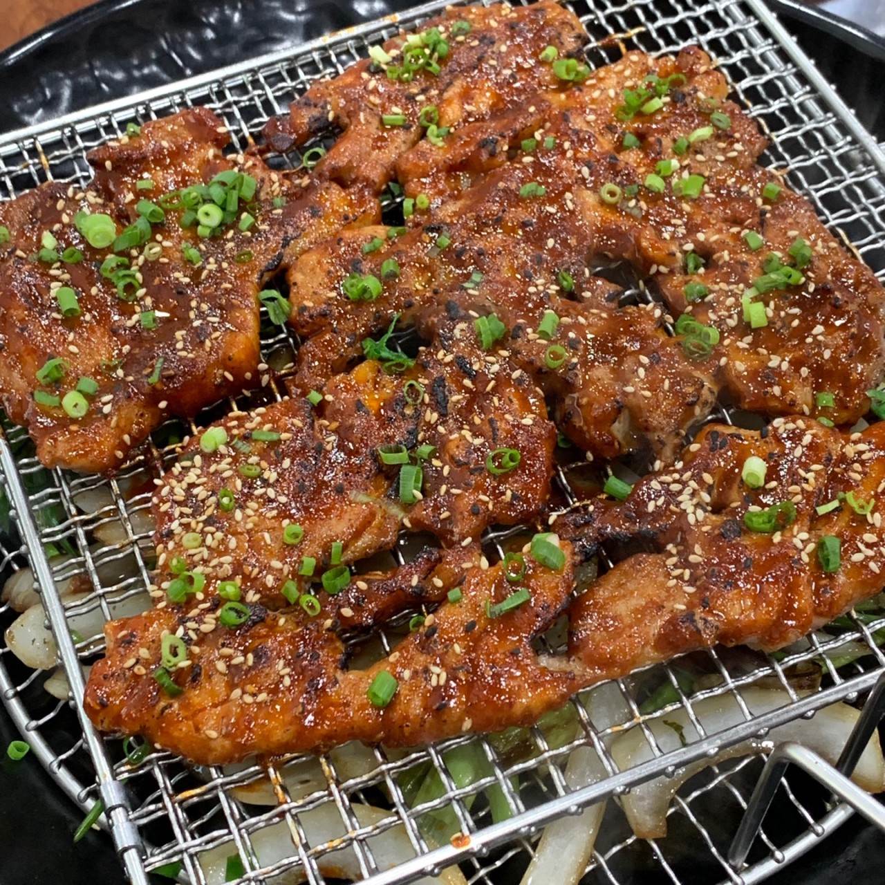석쇠위의 올려진 순창고추장불고기