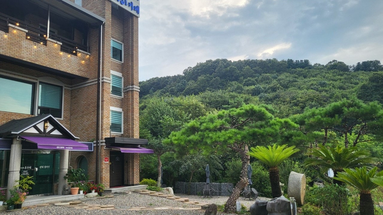 엔틱 갤러리 & 빵굽는 분주원