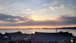 윤슬한옥