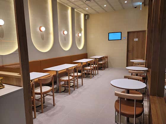 아델라7 김해국제공항 국제선점 사진