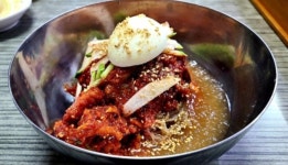 딸만셋의 만두와냉면 번동점