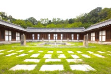락고재 하회 기와 본관